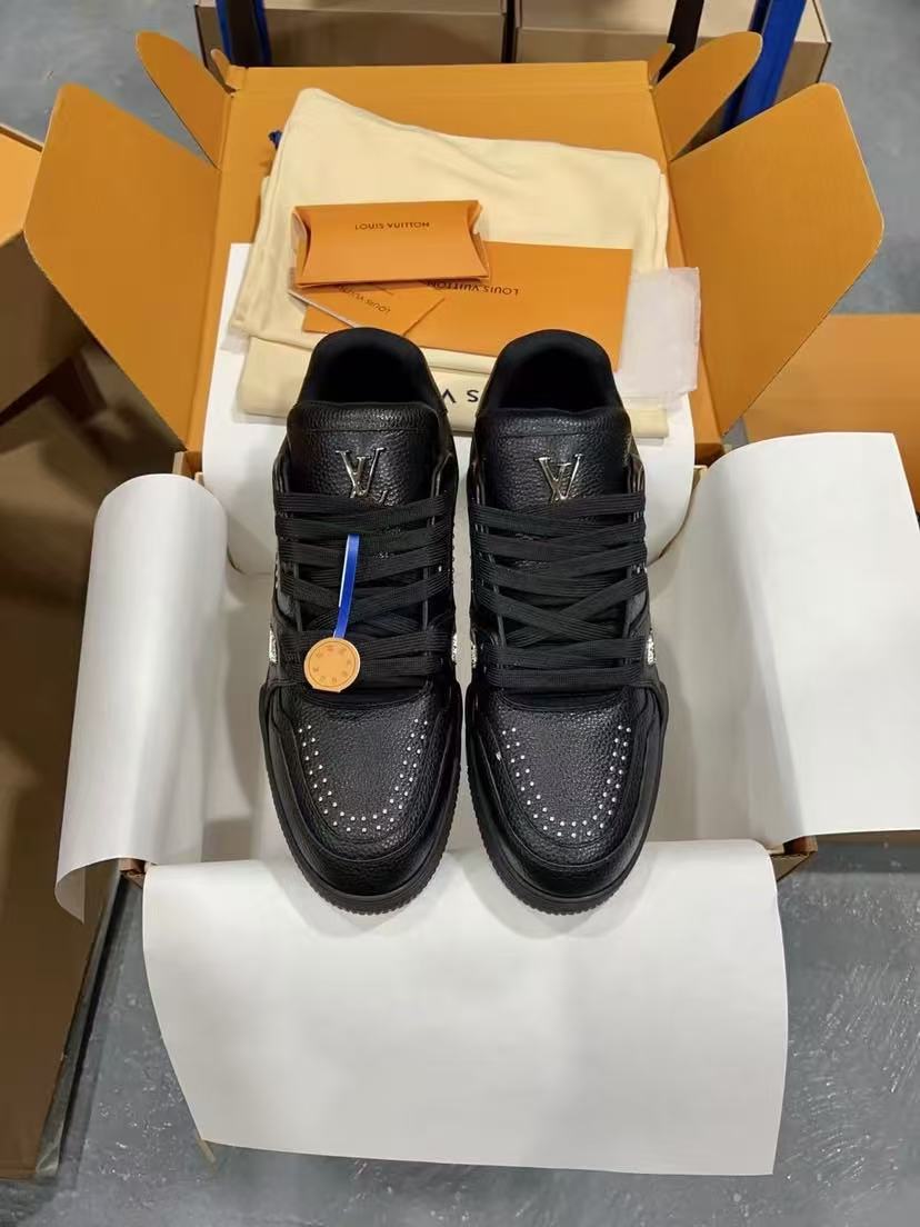 LV trainer #54 black nails