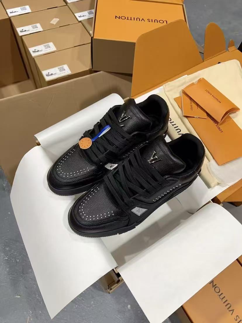 LV trainer #54 black nails