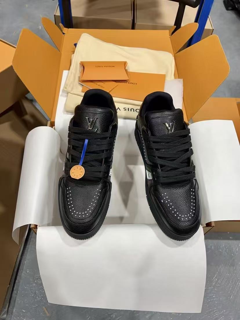 LV trainer #54 black nails