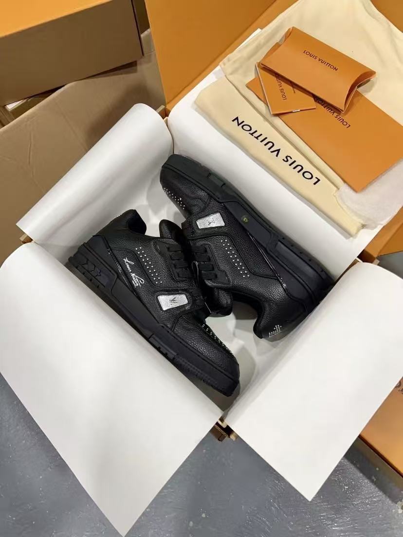 LV trainer #54 black nails