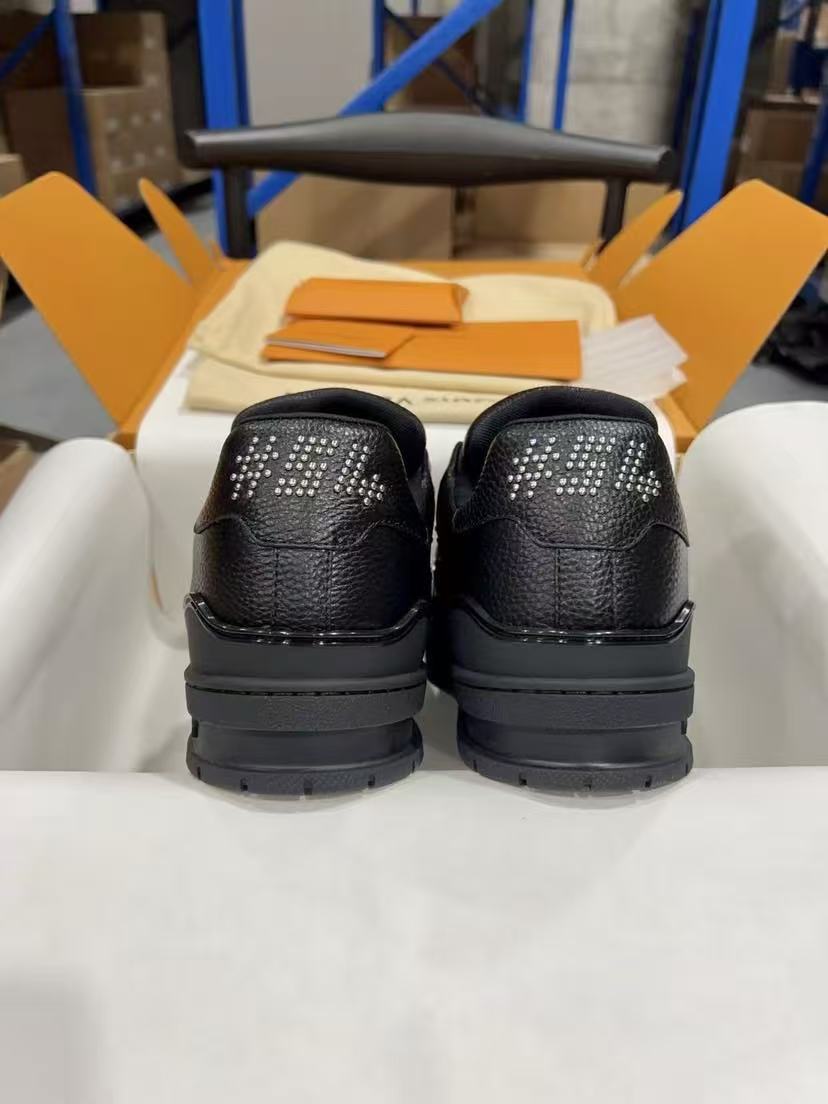 LV trainer #54 black nails