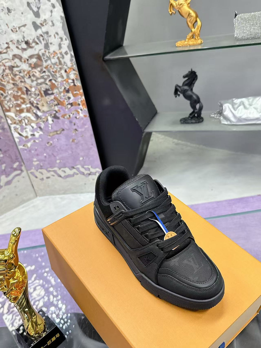 LV trainer pure black