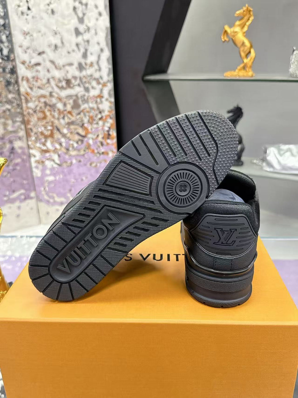 LV trainer pure black