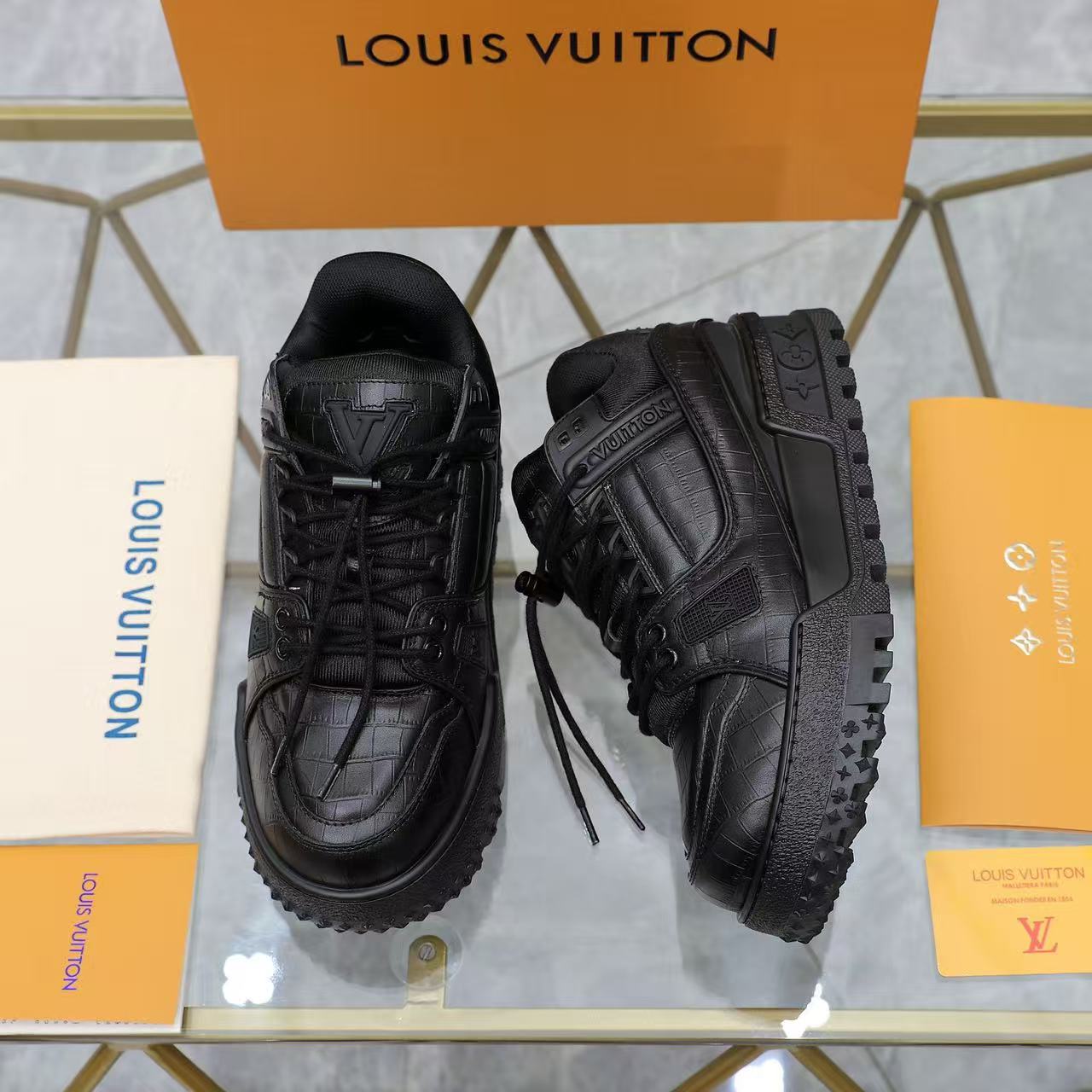 LV Trainer Maxi Black