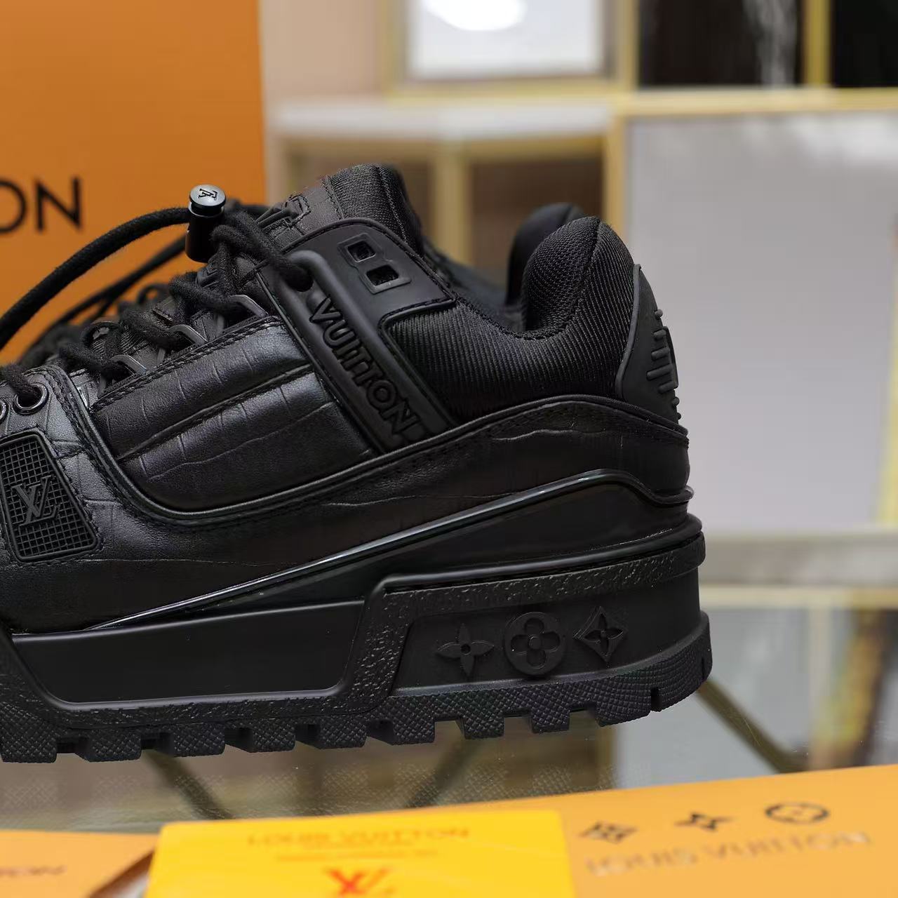 LV Trainer Maxi Black