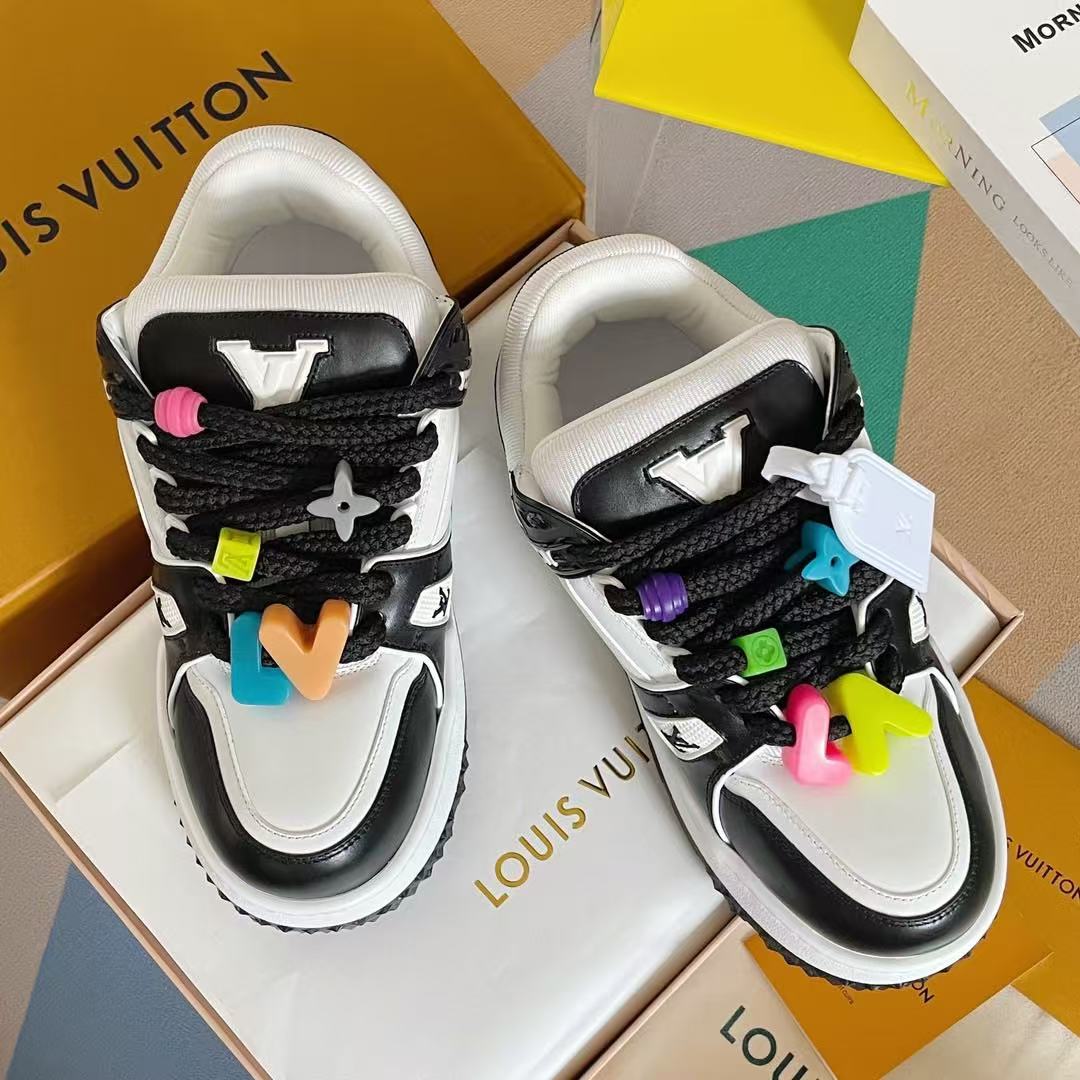 LV Trainer Maxi black and white