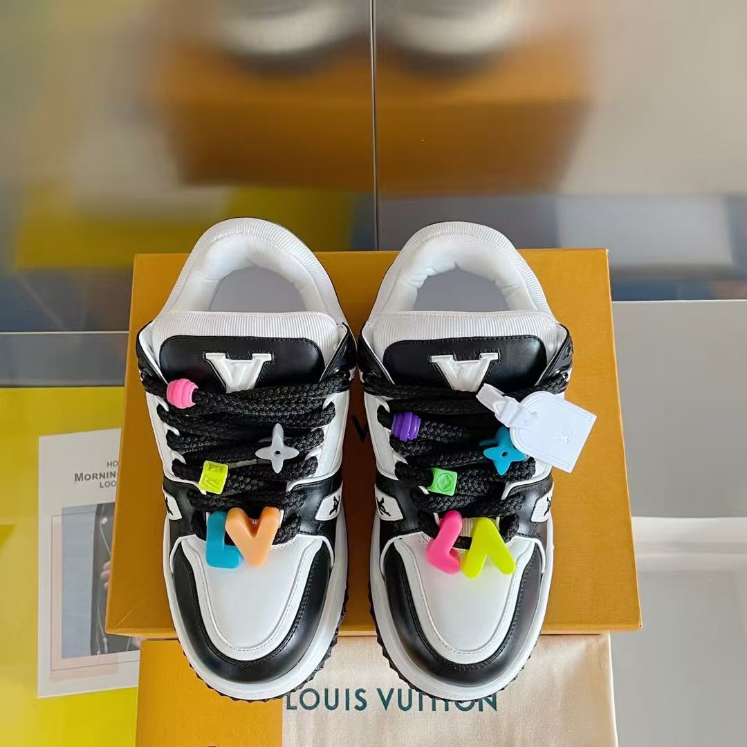 LV Trainer Maxi black and white