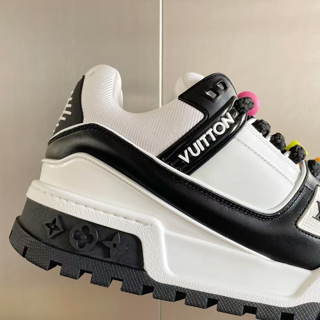 LV Trainer Maxi black and white