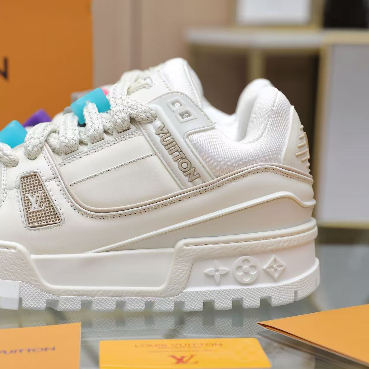 LV Trainer Maxi  White