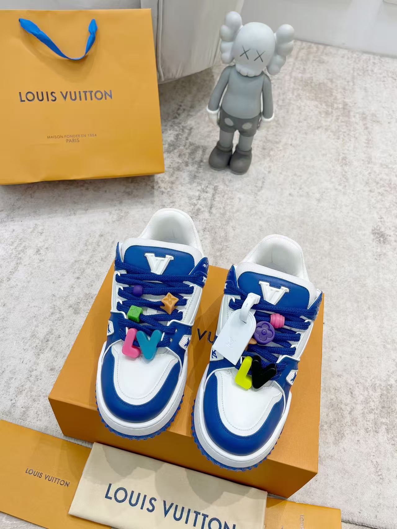 LV Trainer Maxi blue and white