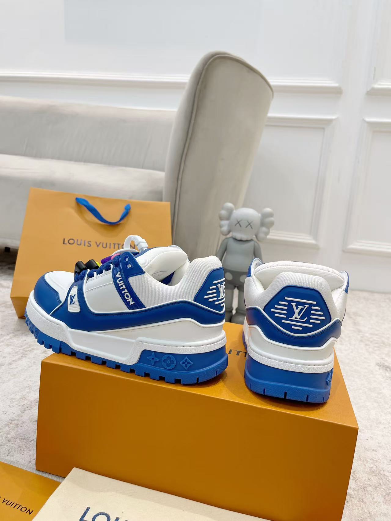 LV Trainer Maxi blue and white