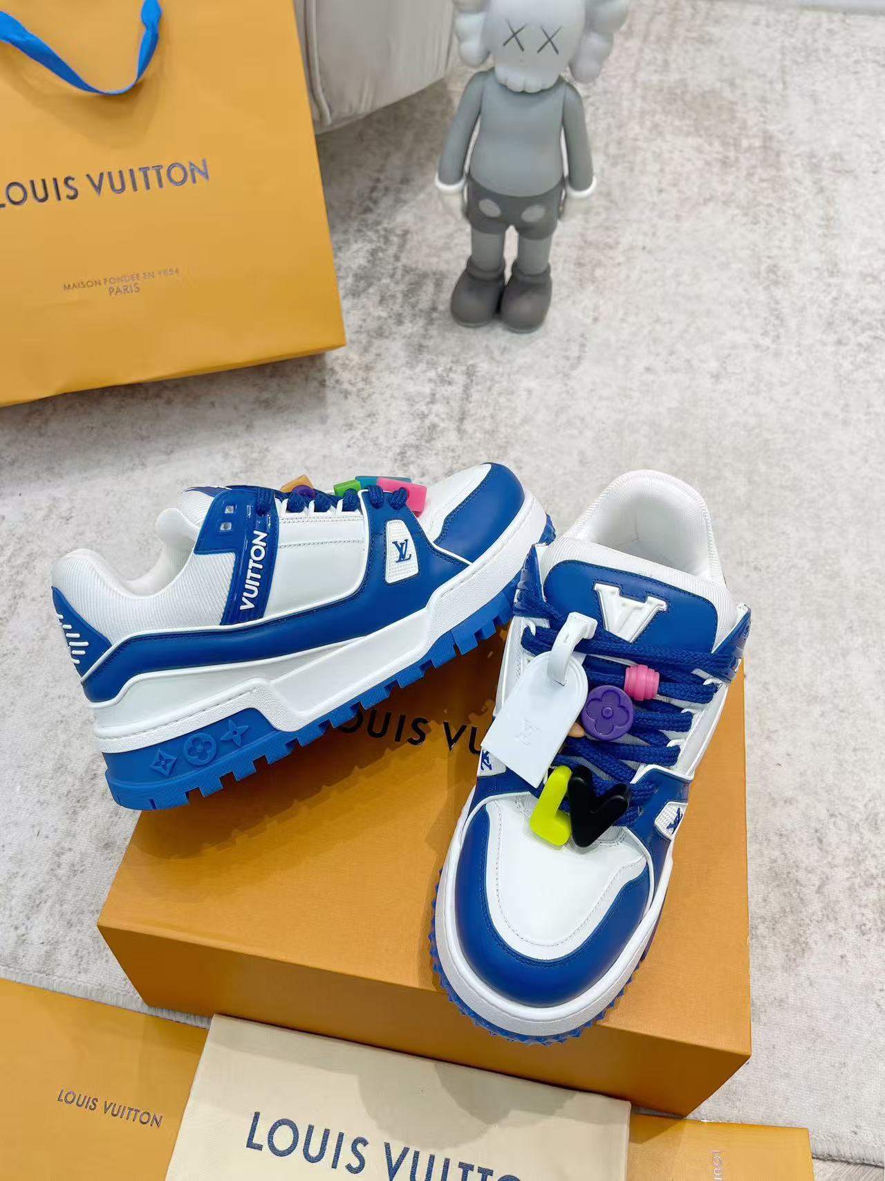 LV Trainer Maxi blue and white