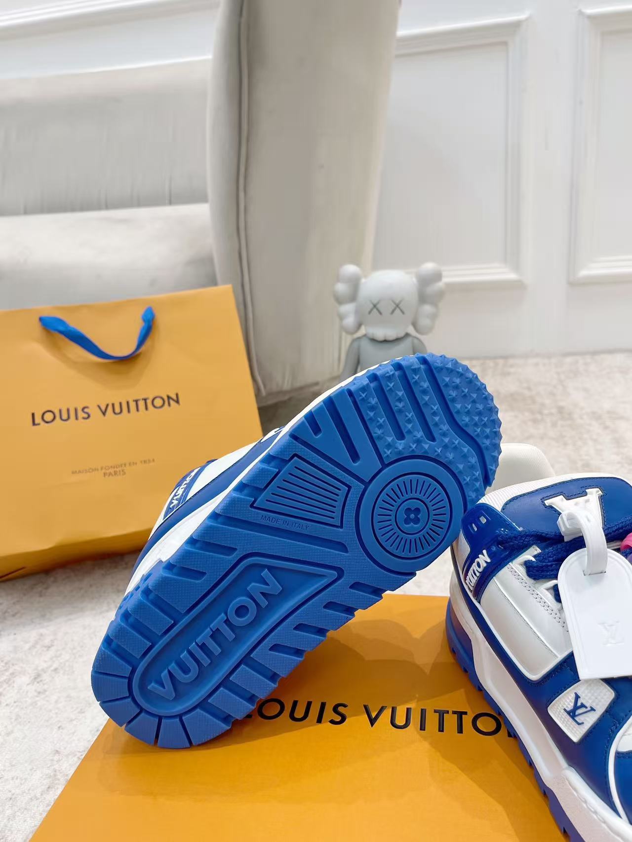 LV Trainer Maxi blue and white