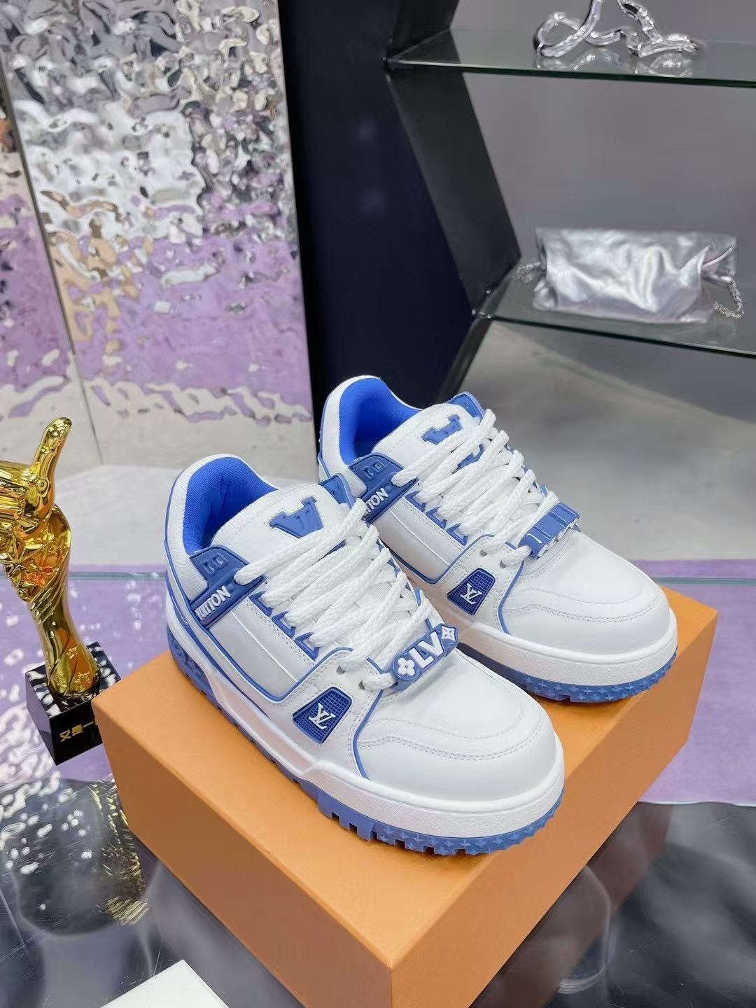 LV Trainer Maxi  White and blue