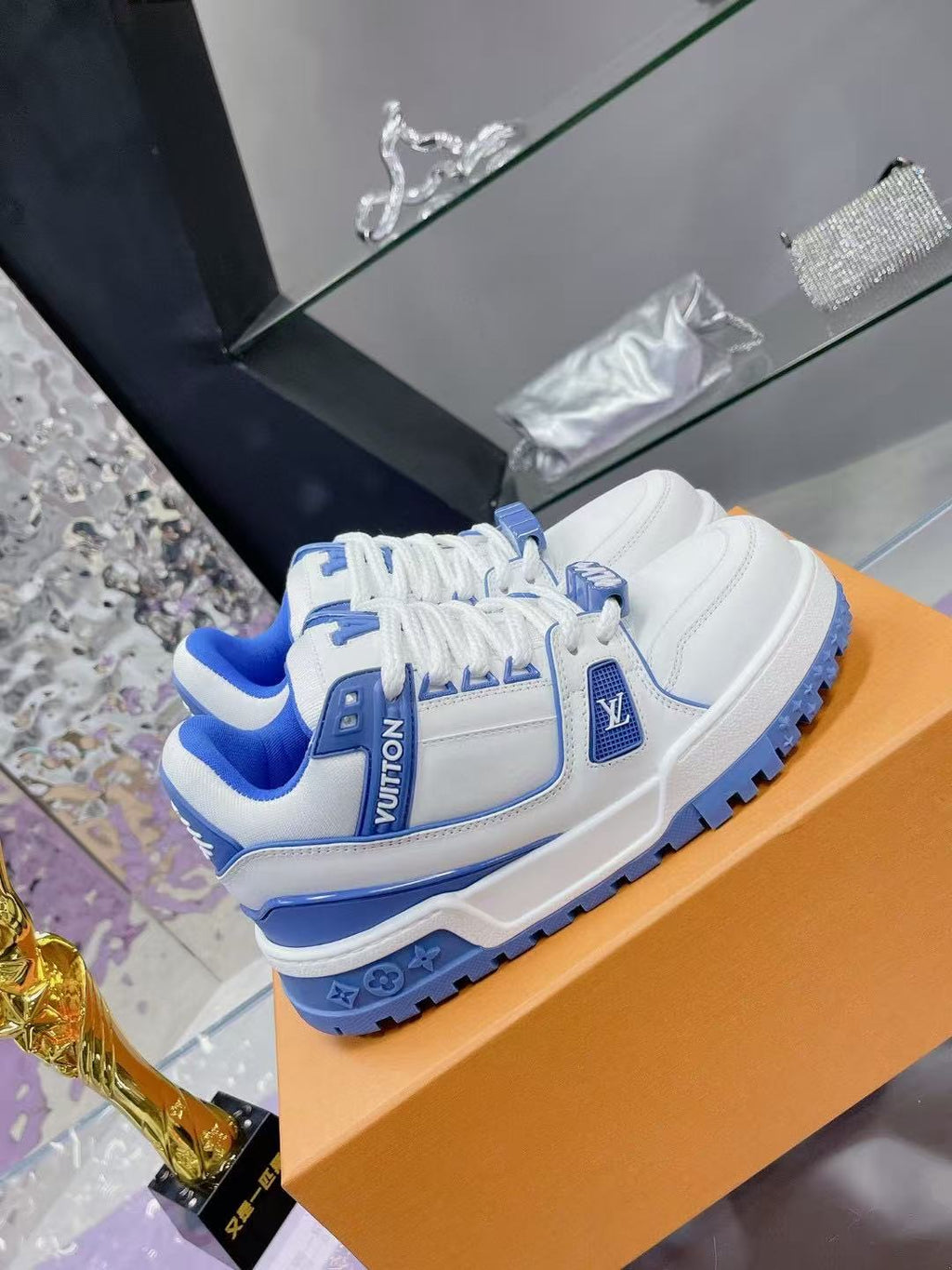 LV Trainer Maxi  White and blue