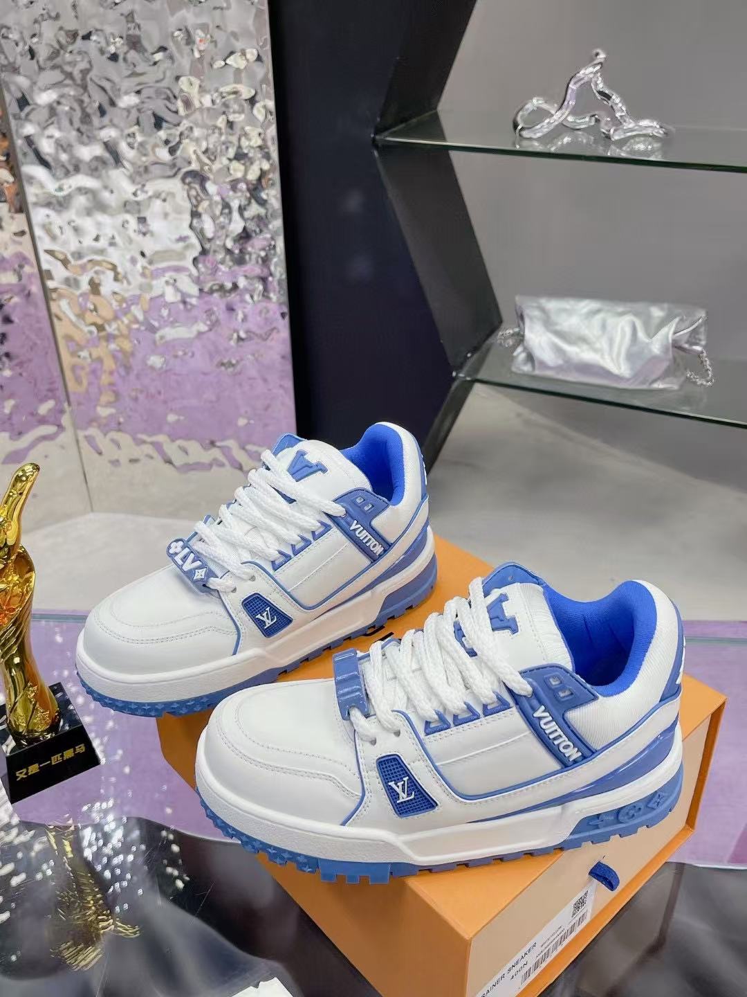 LV Trainer Maxi  White and blue