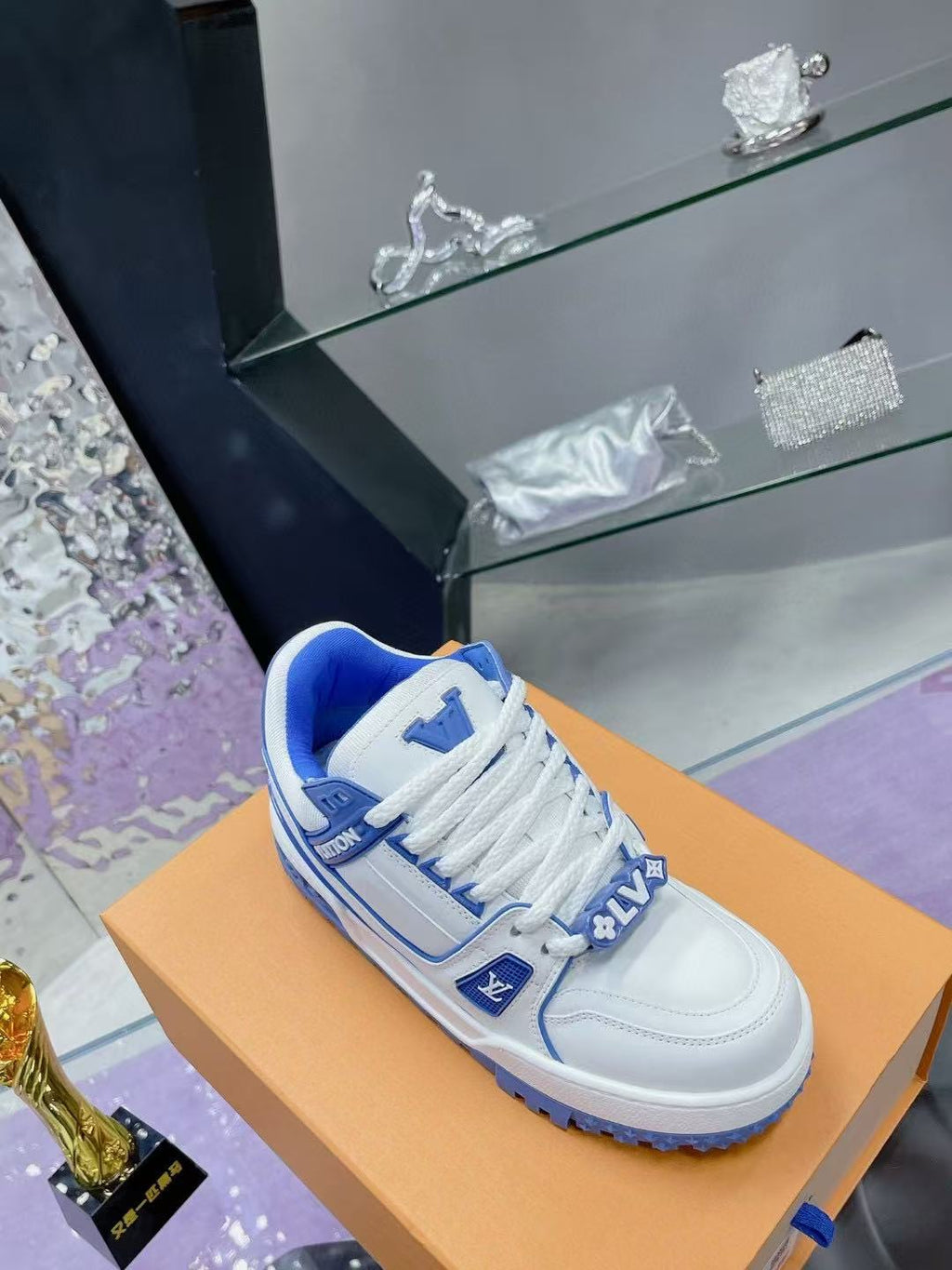 LV Trainer Maxi  White and blue