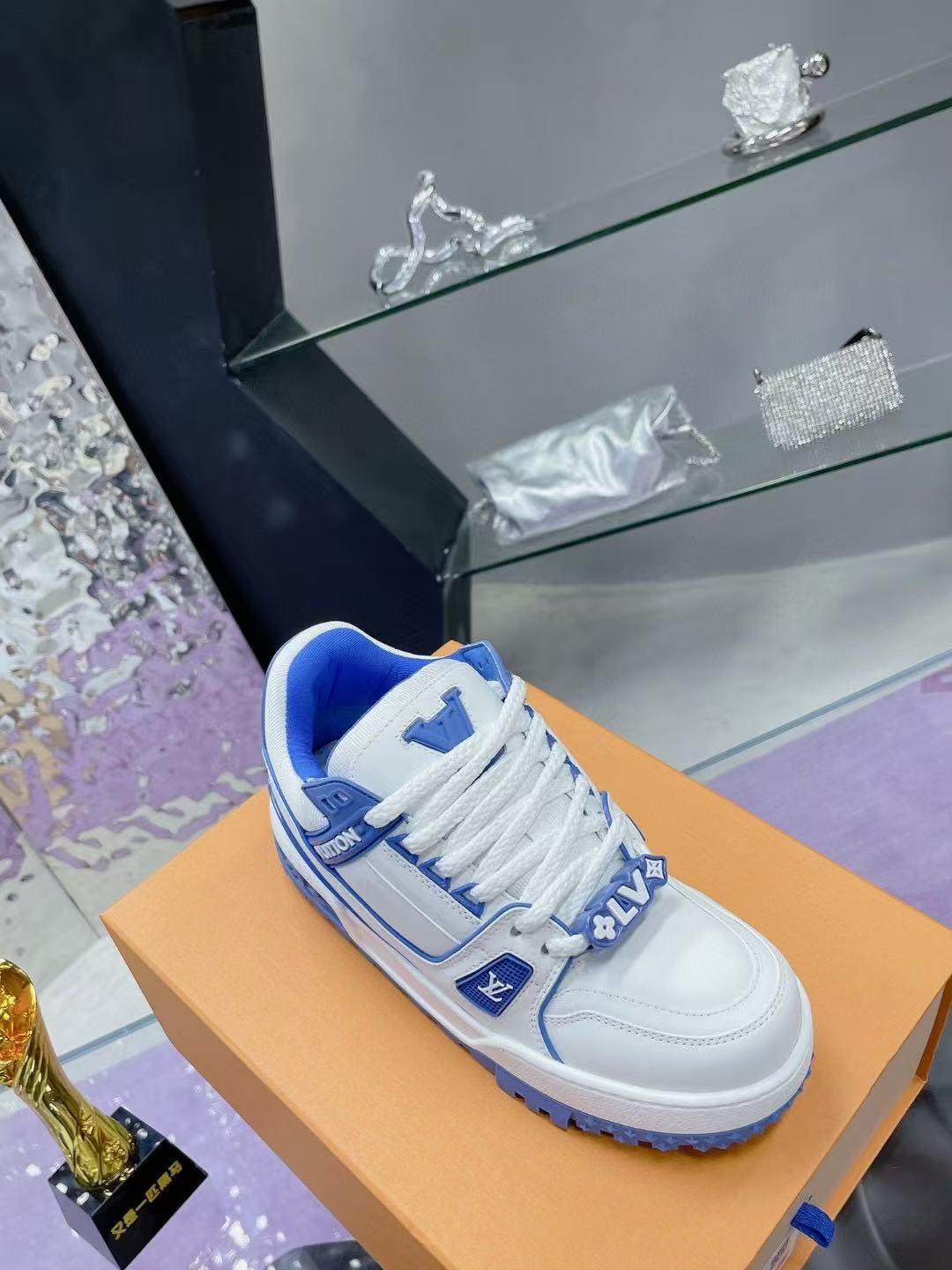 LV Trainer Maxi  White and blue
