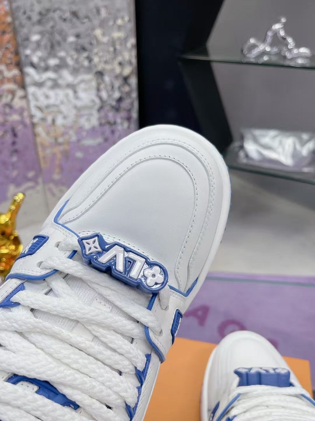 LV Trainer Maxi  White and blue