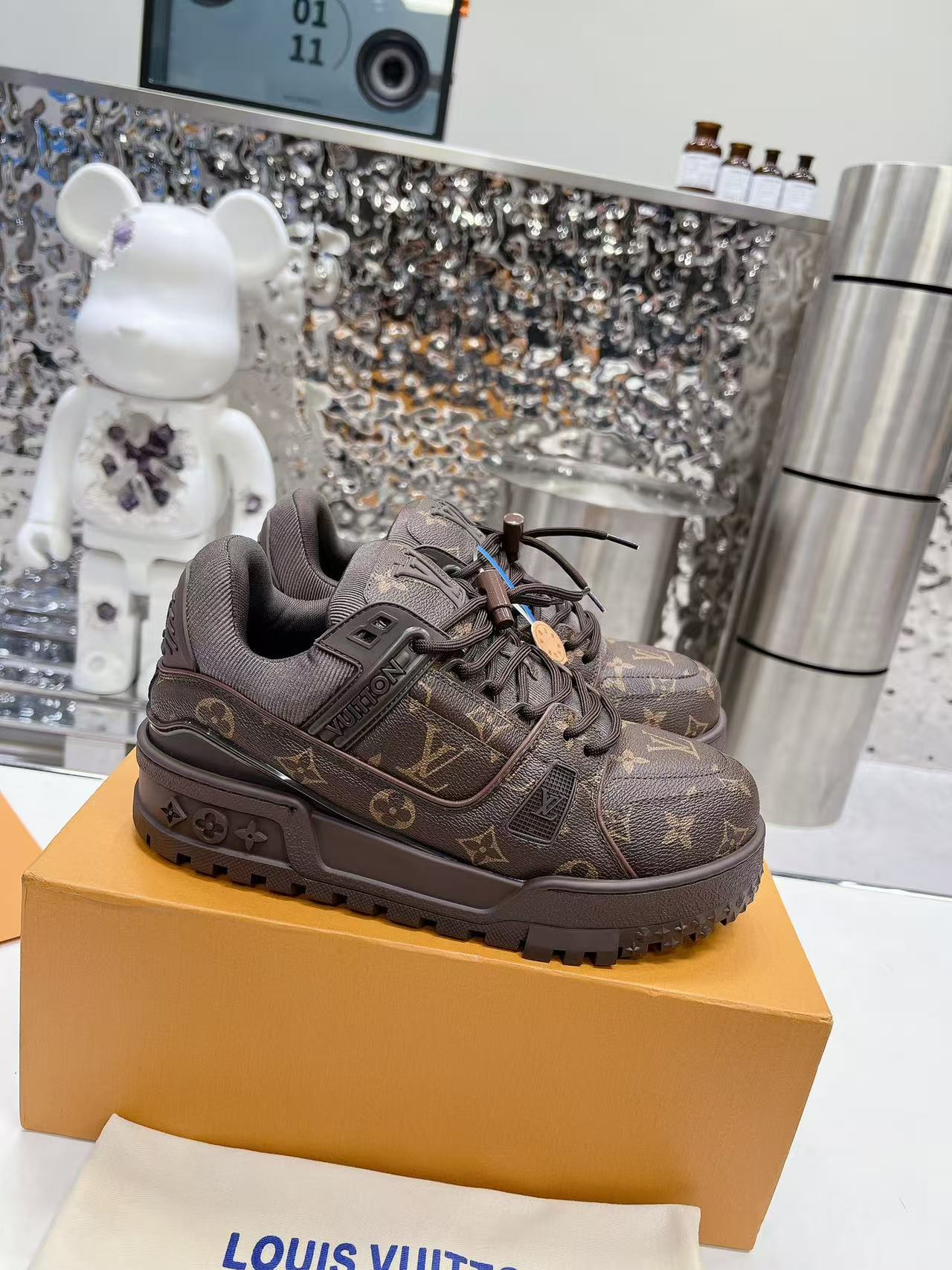 LV Trainer Maxi Ebene /Monogram Cavas