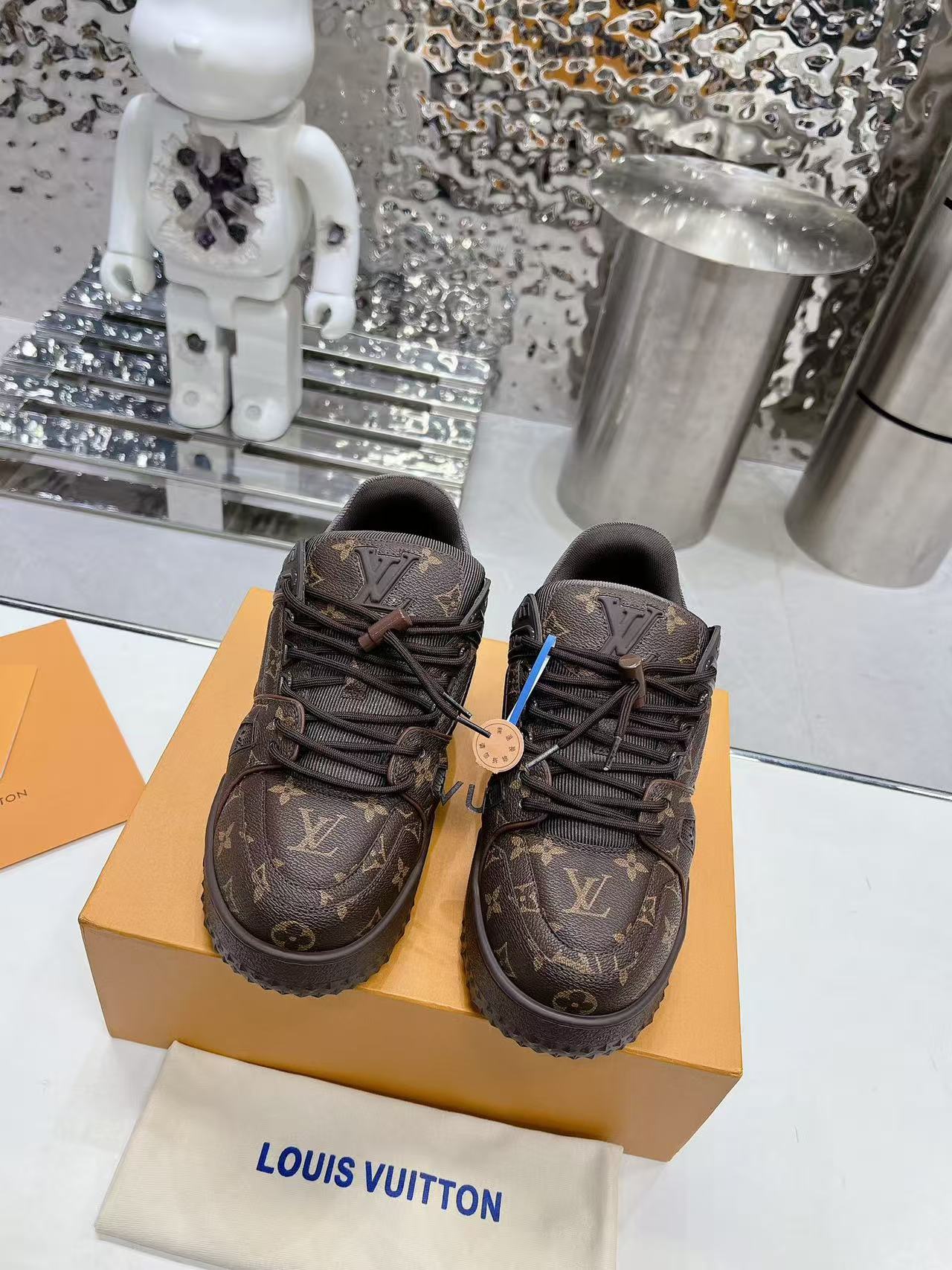 LV Trainer Maxi Ebene /Monogram Cavas