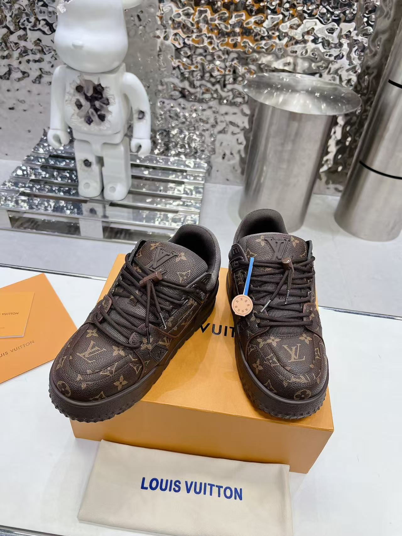 LV Trainer Maxi Ebene /Monogram Cavas