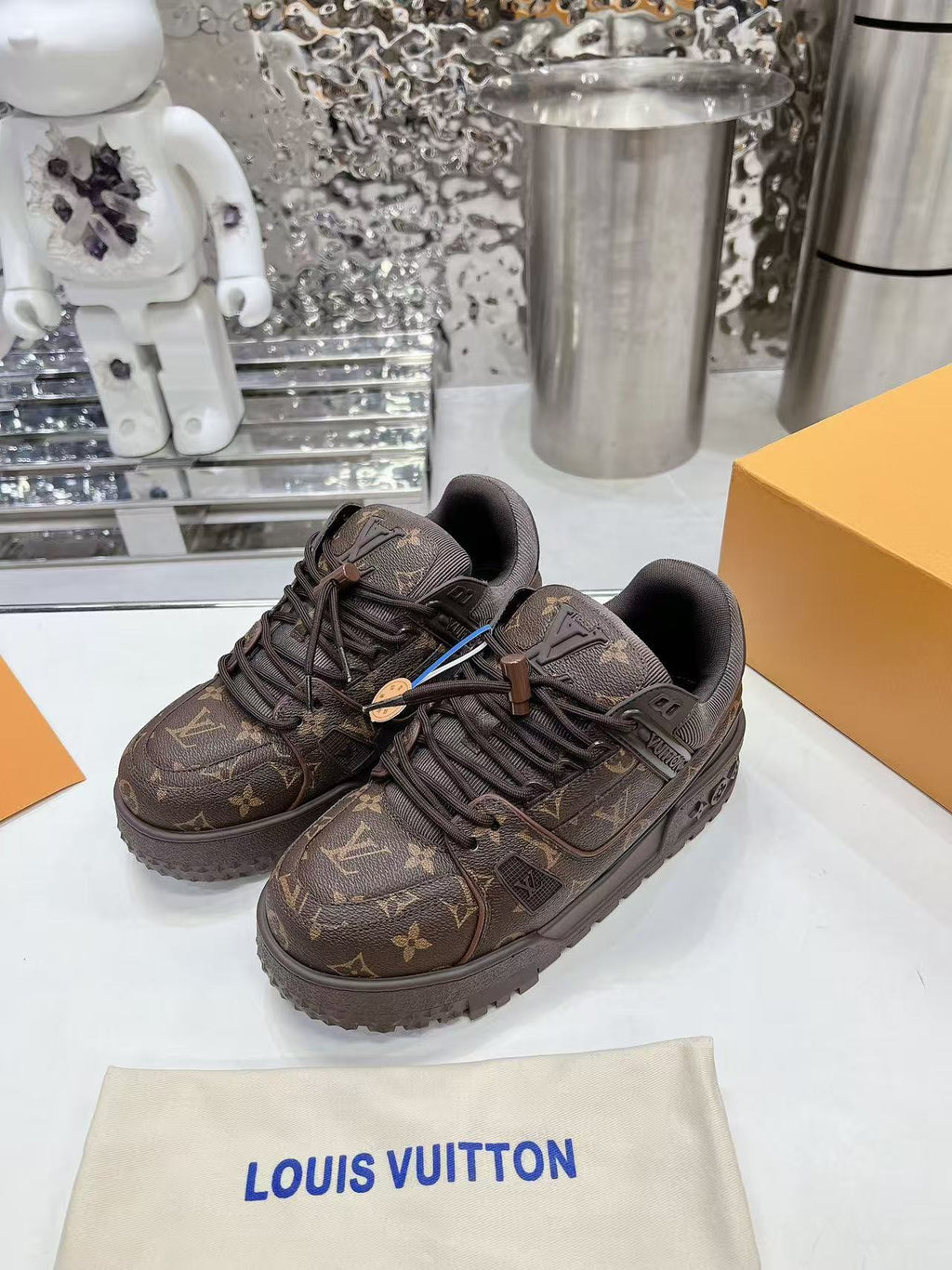 LV Trainer Maxi Ebene /Monogram Cavas
