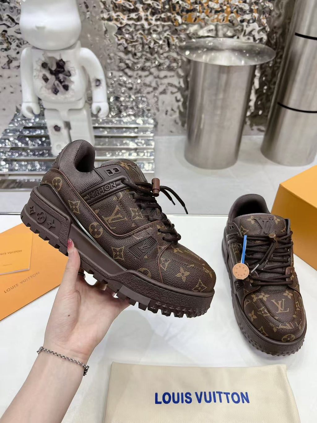 LV Trainer Maxi Ebene /Monogram Cavas