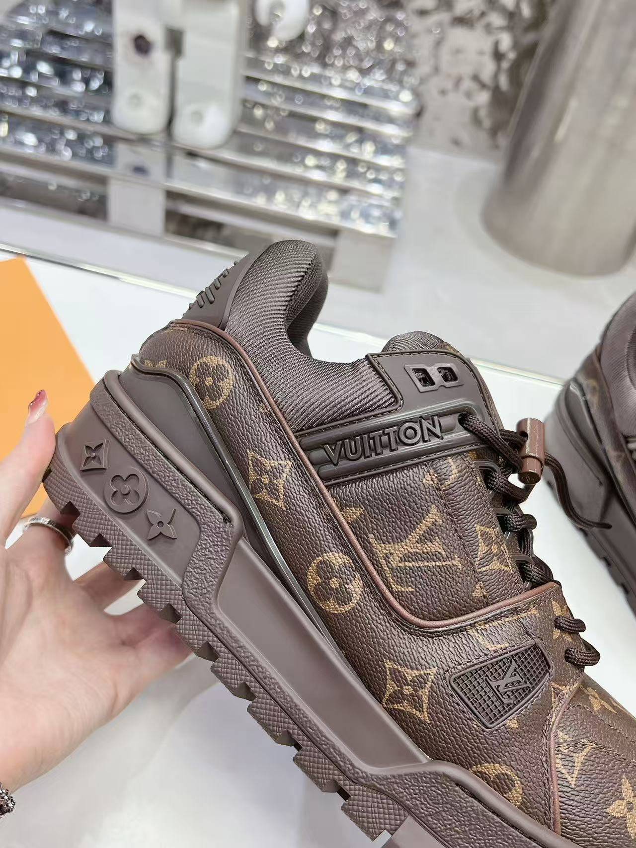 LV Trainer Maxi Ebene /Monogram Cavas