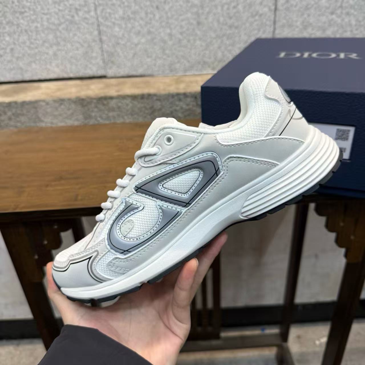 DIOR B30 white