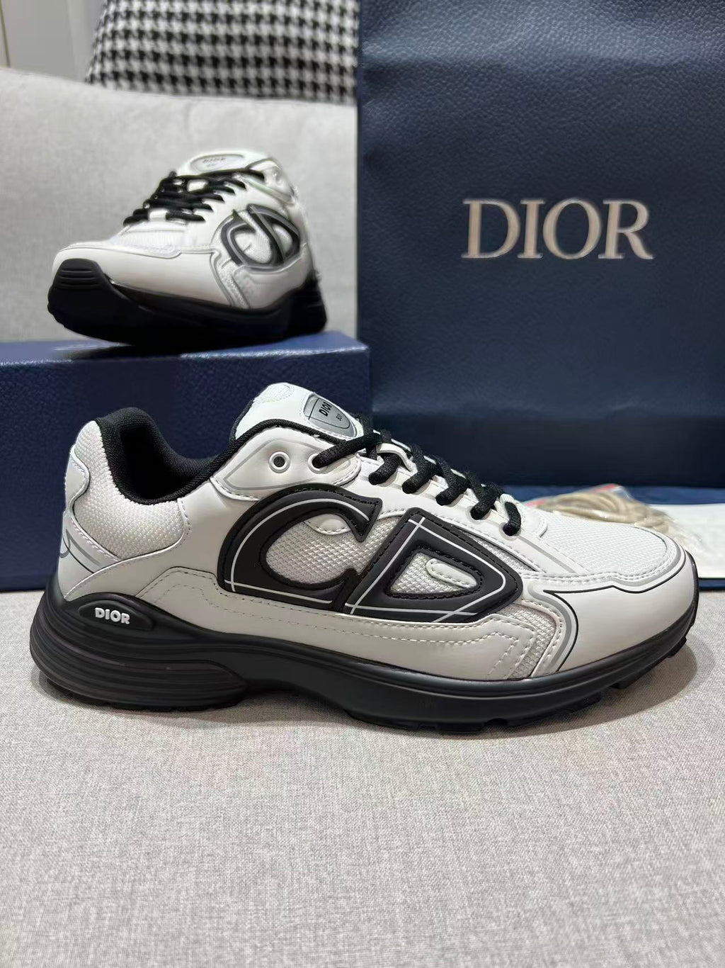 DIOR B30  white and black