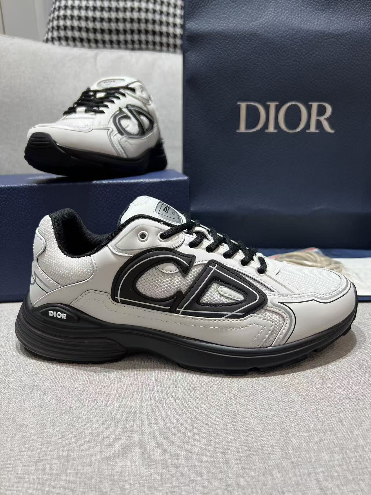 DIOR B30  white and black