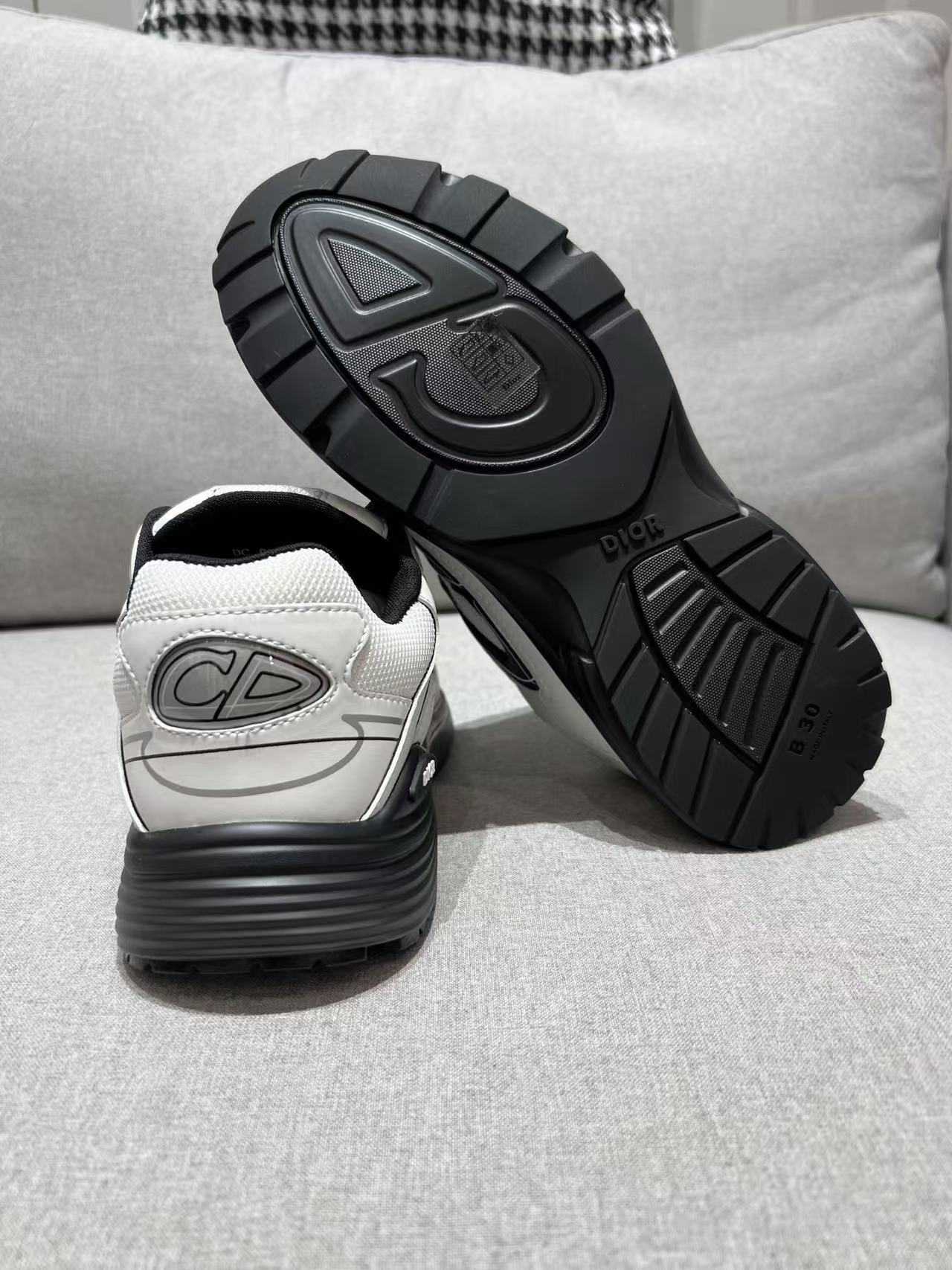 DIOR B30  white and black