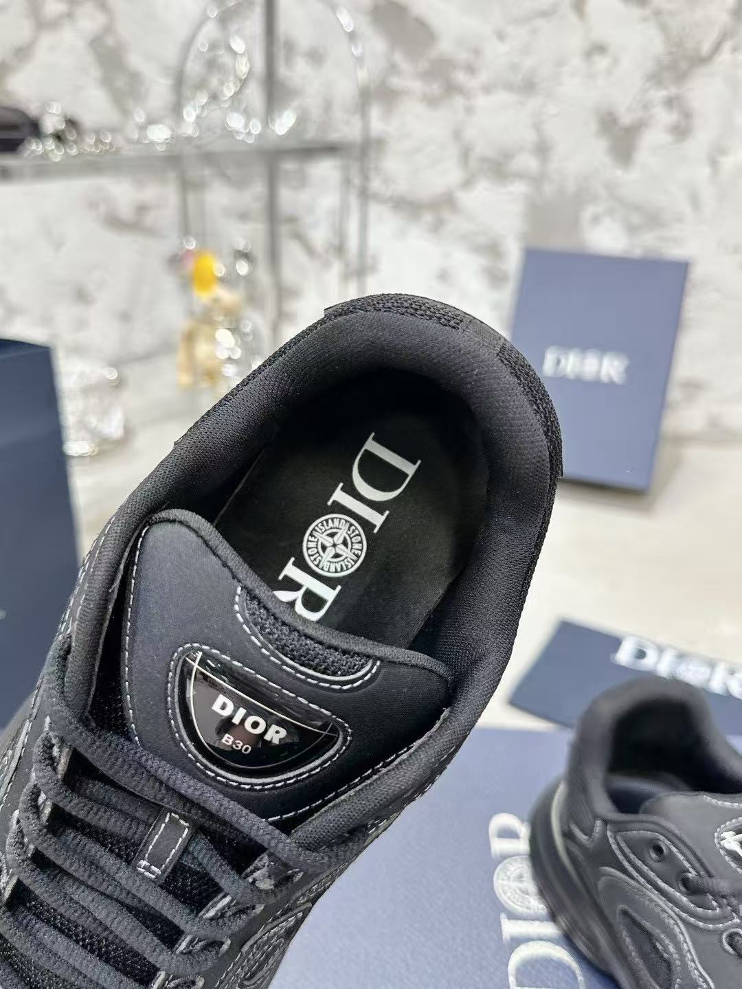 DIOR  B30  pure black