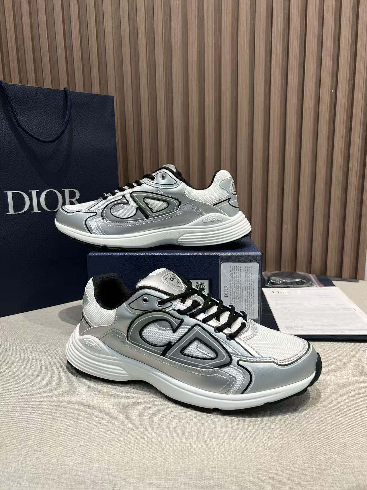 DIOR B30 silvery white