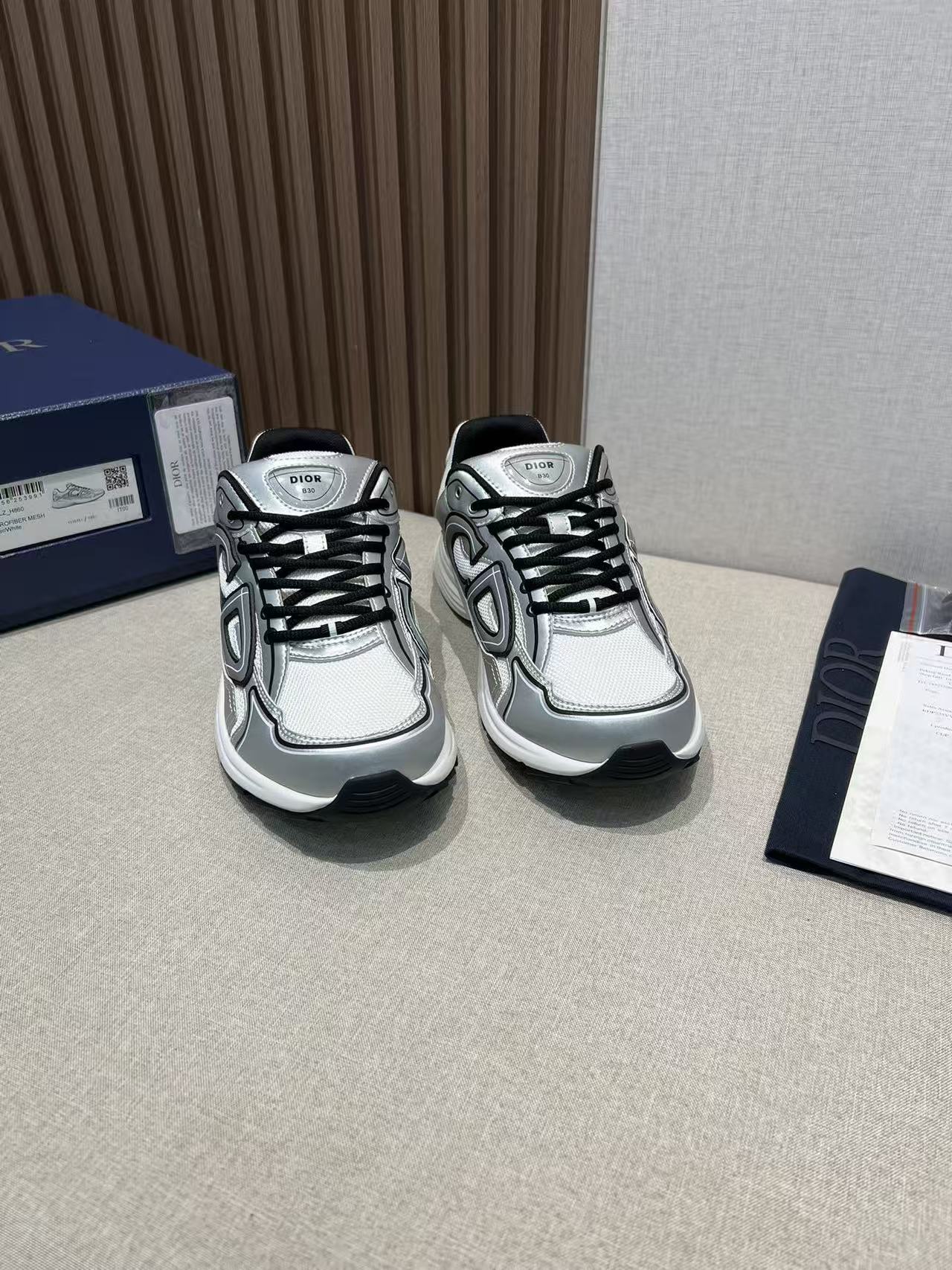 DIOR B30 silvery white