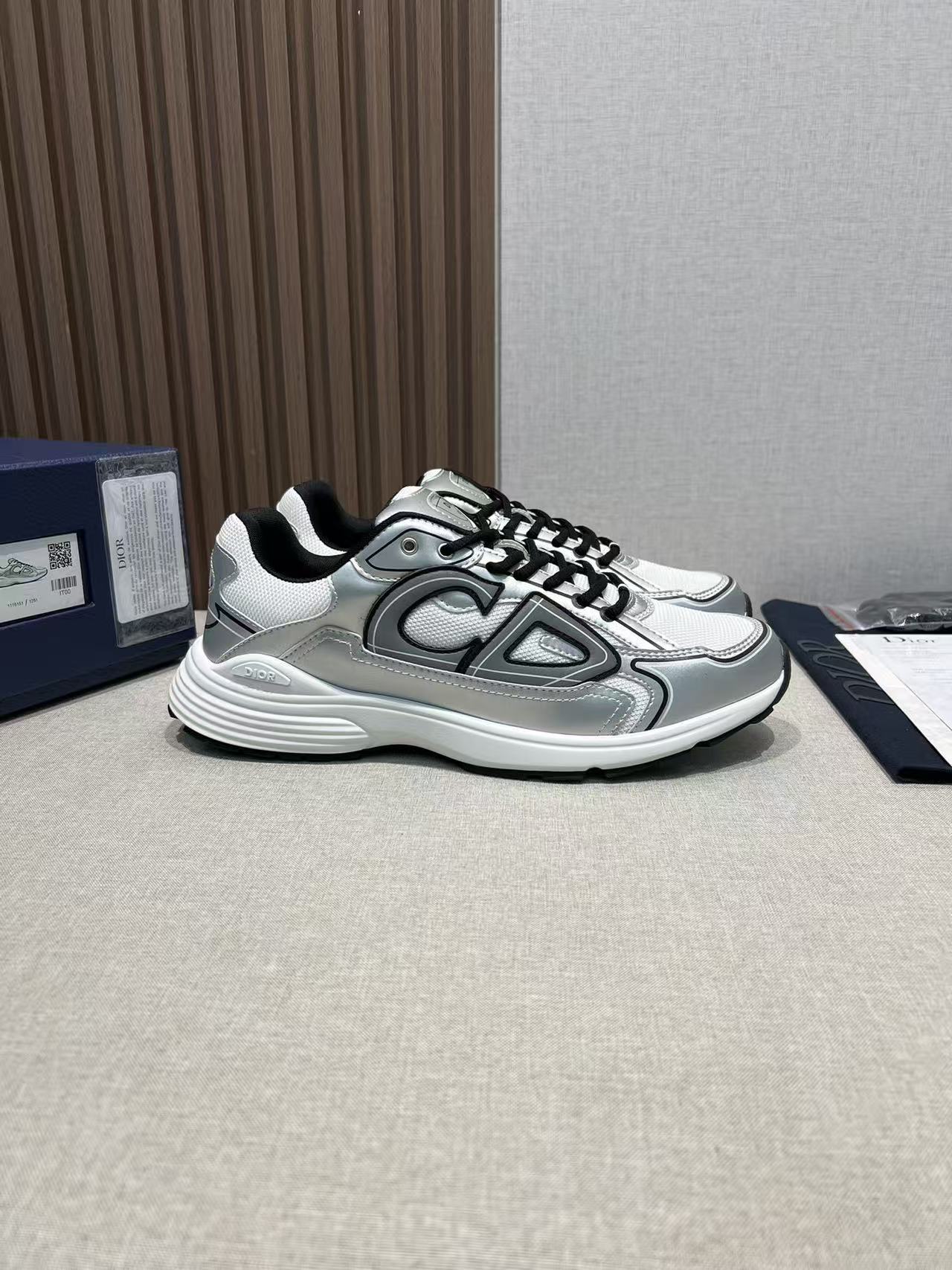 DIOR B30 silvery white