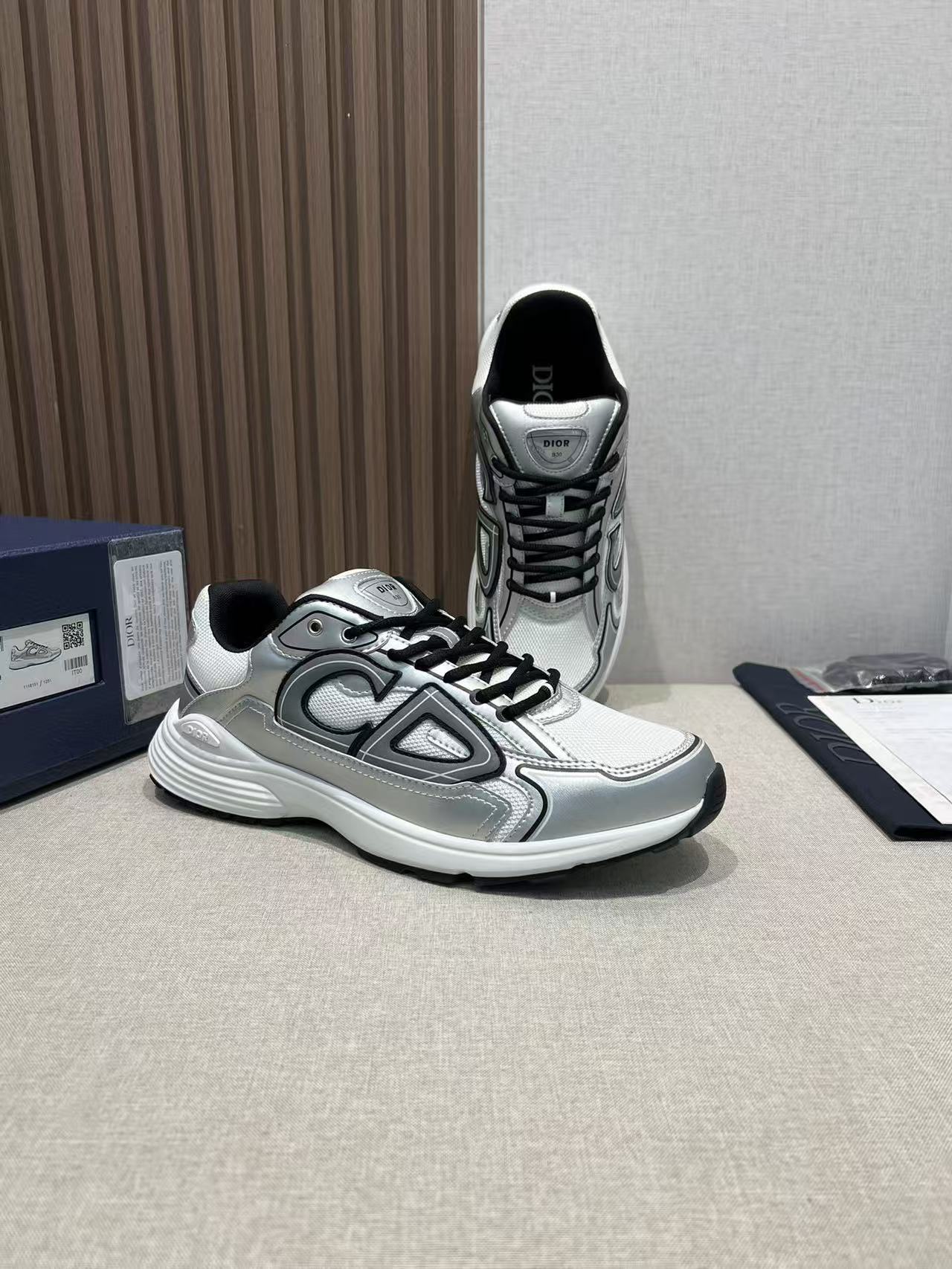 DIOR B30 silvery white