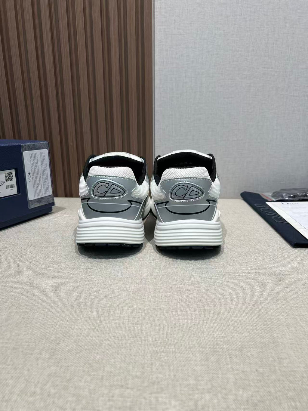 DIOR B30 silvery white