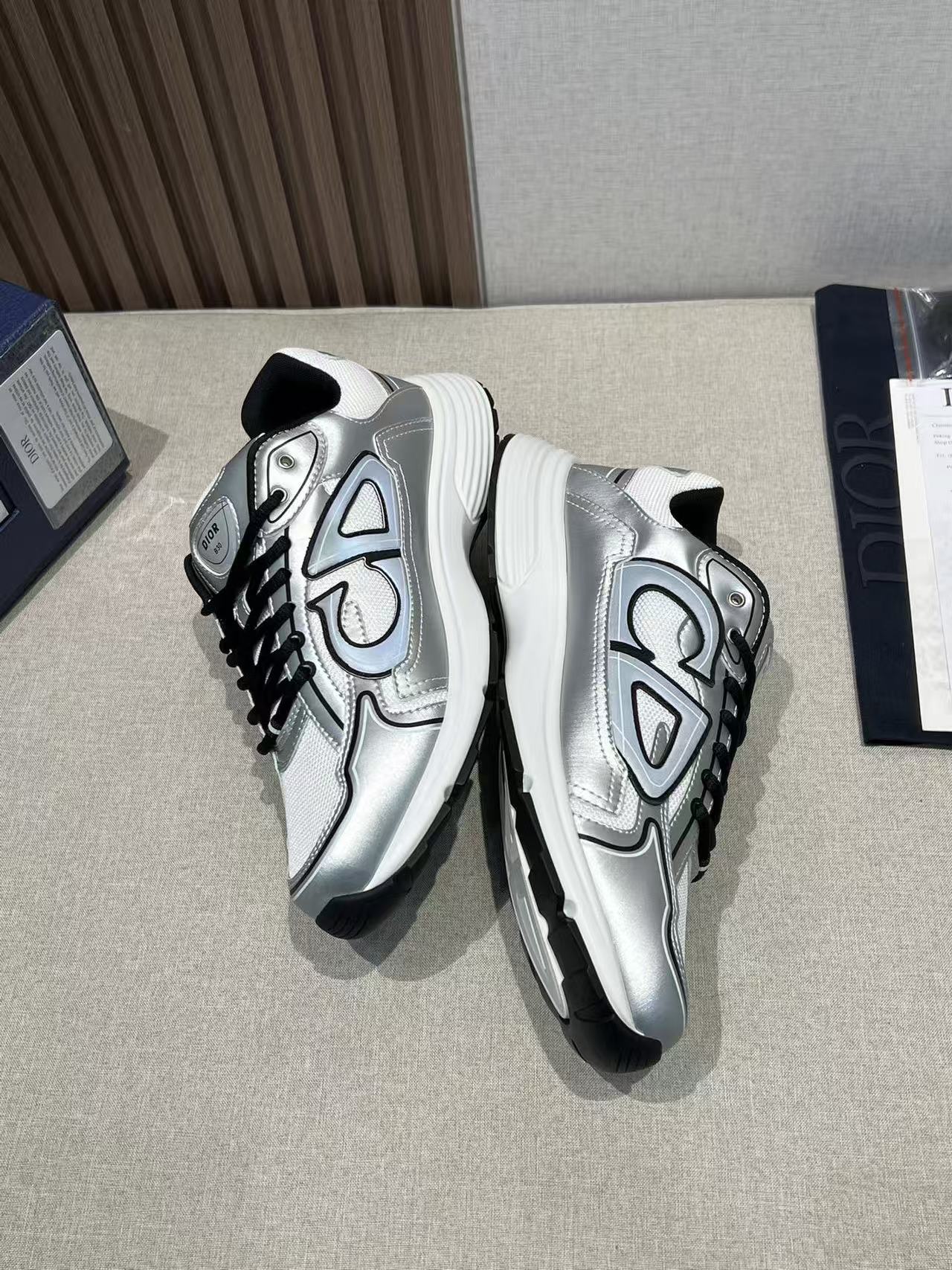 DIOR B30 silvery white