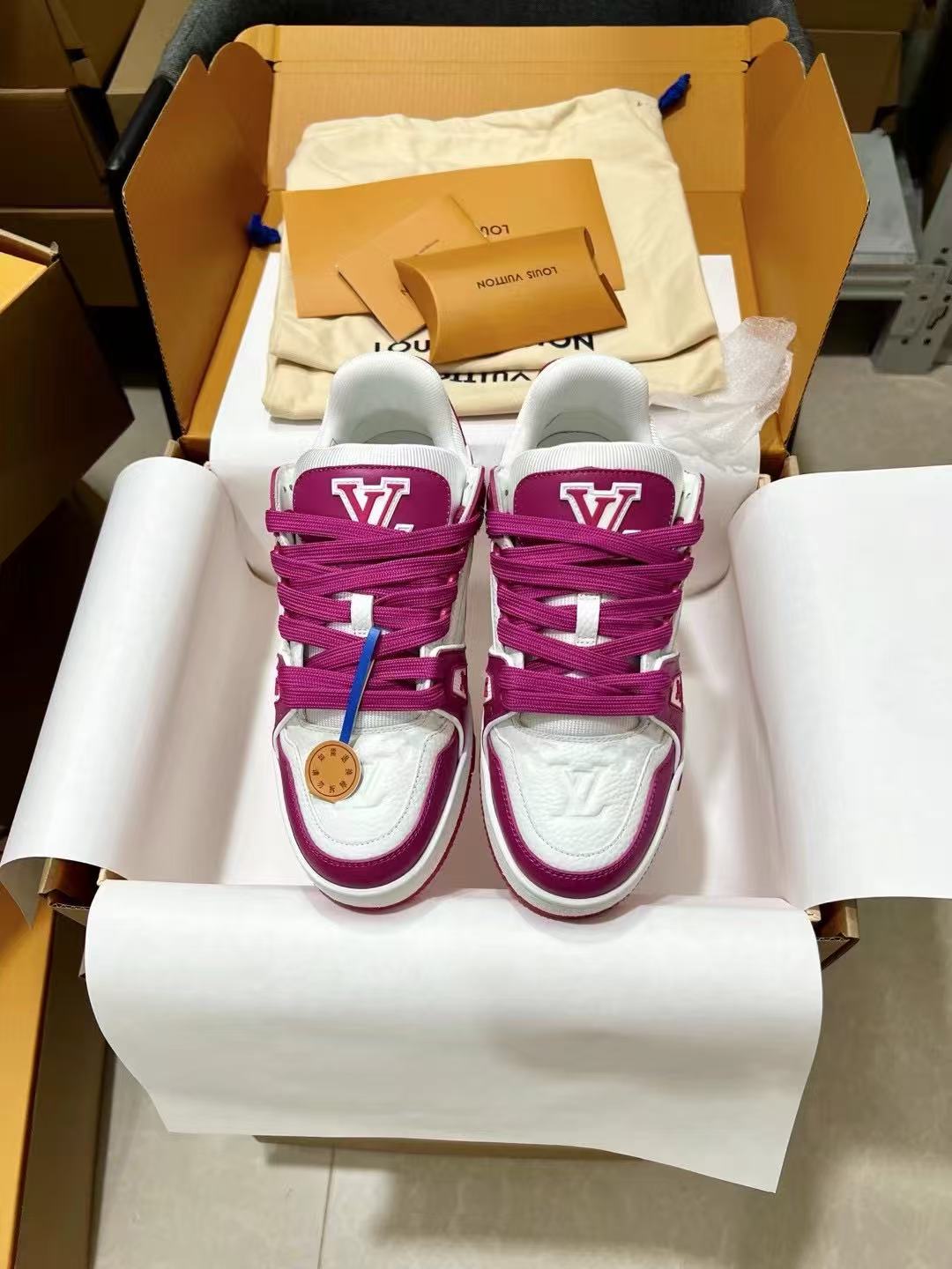 LV Trainer 'White Fuchsia
