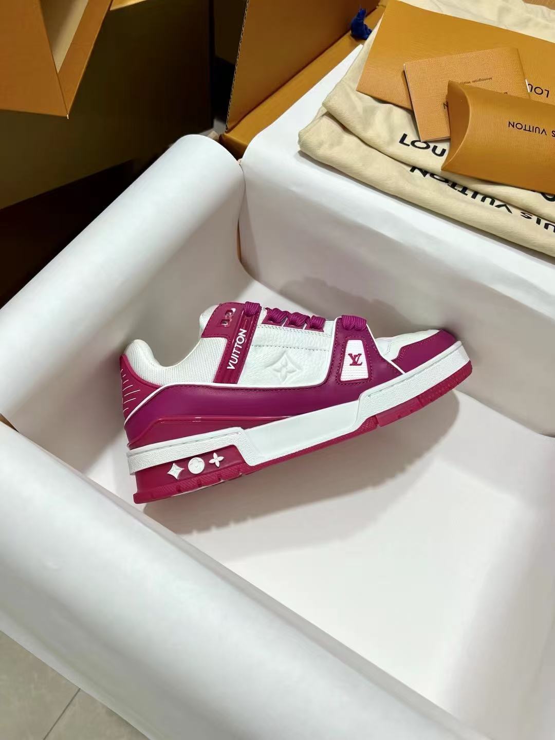 LV Trainer 'White Fuchsia