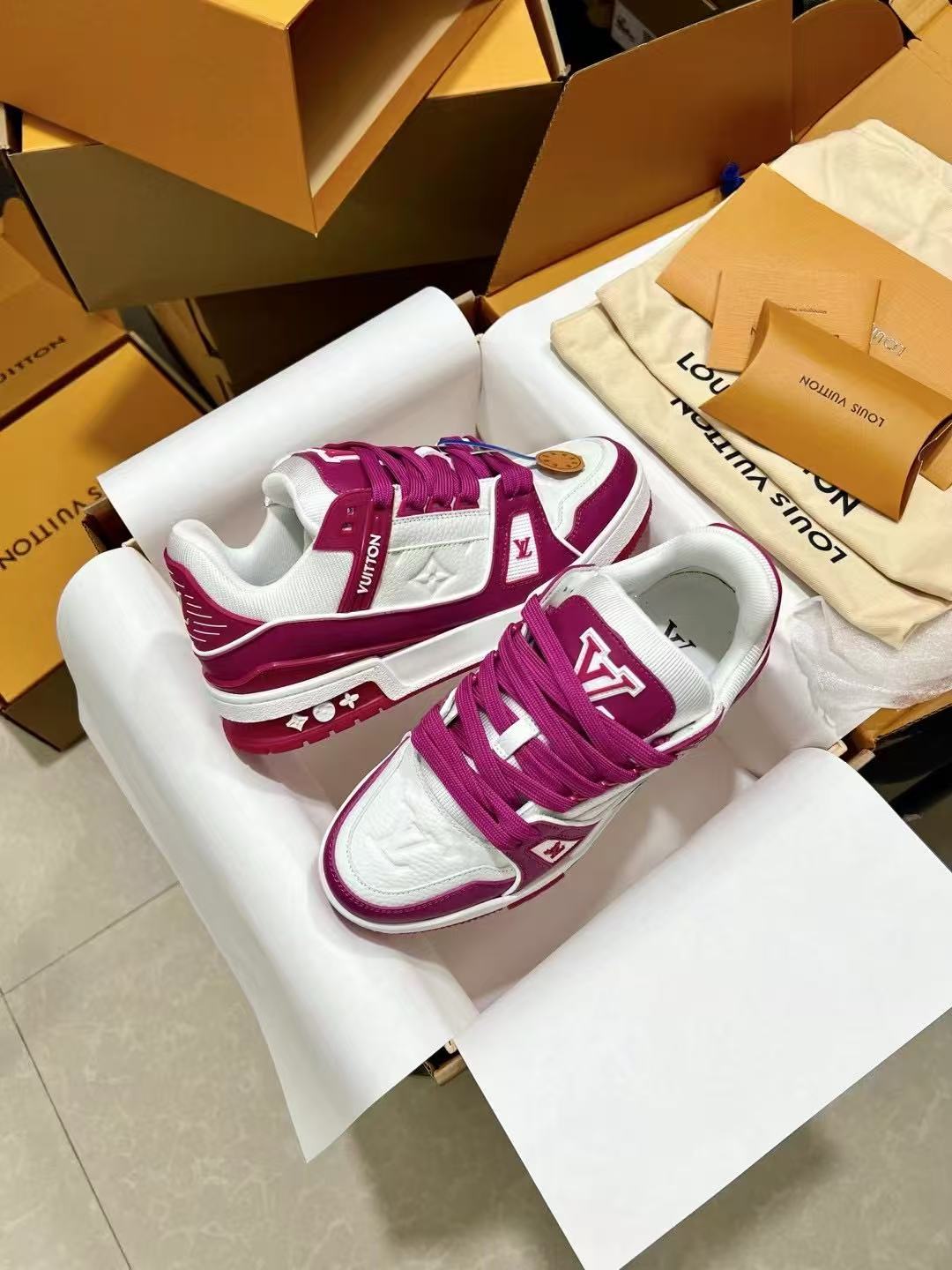 LV Trainer 'White Fuchsia