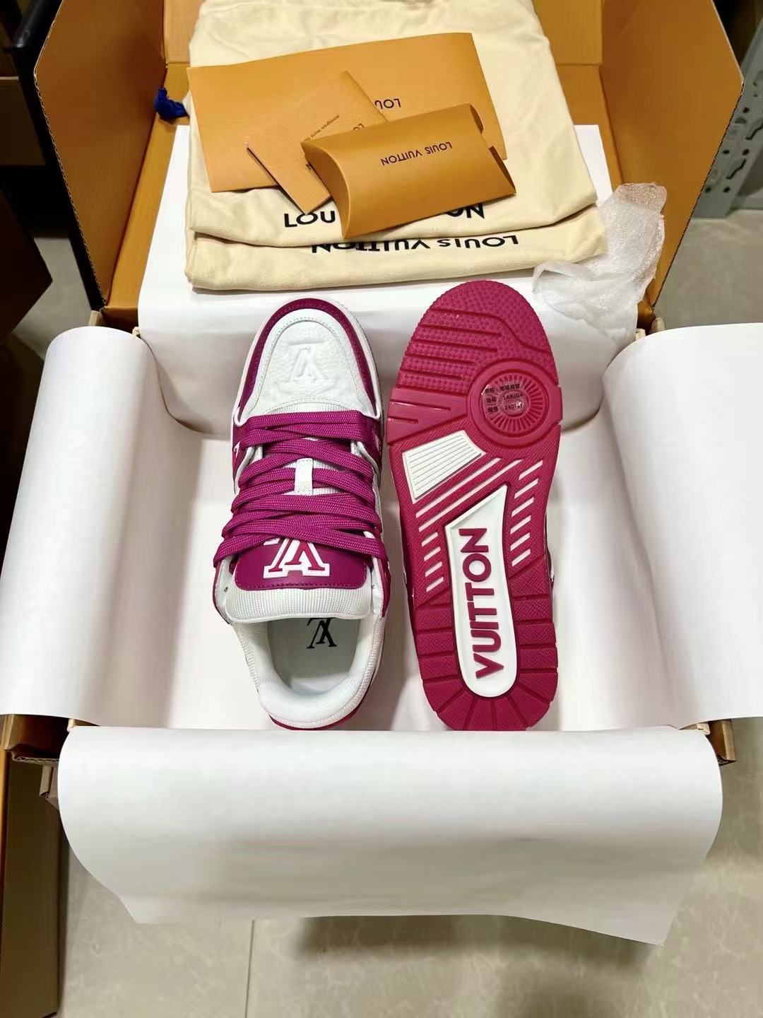 LV Trainer 'White Fuchsia