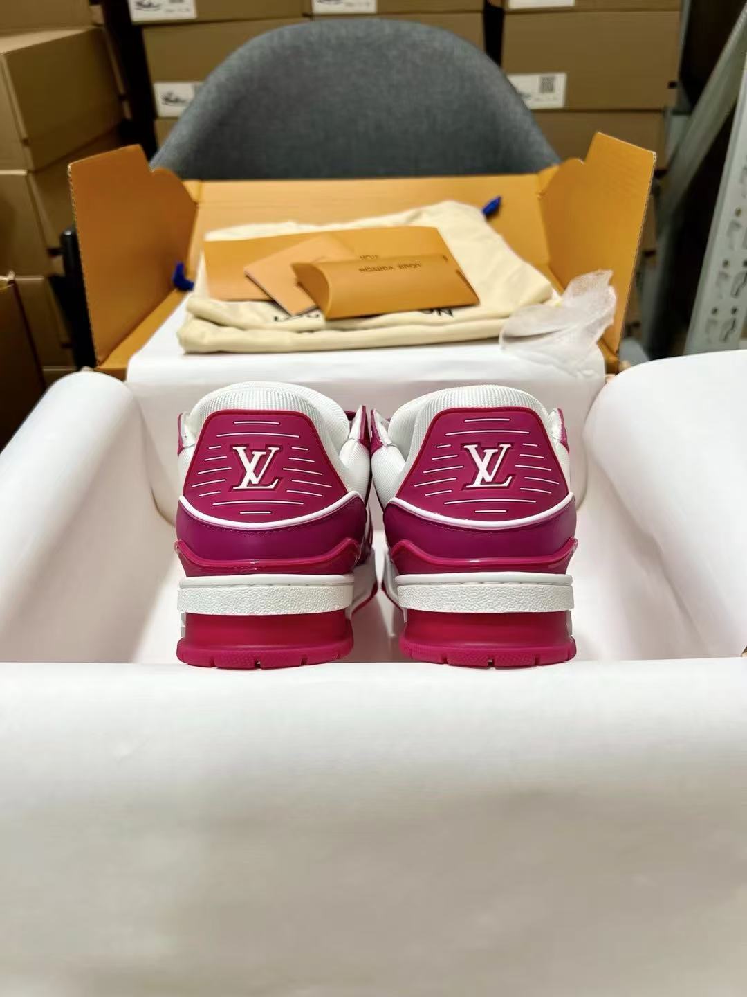 LV Trainer 'White Fuchsia