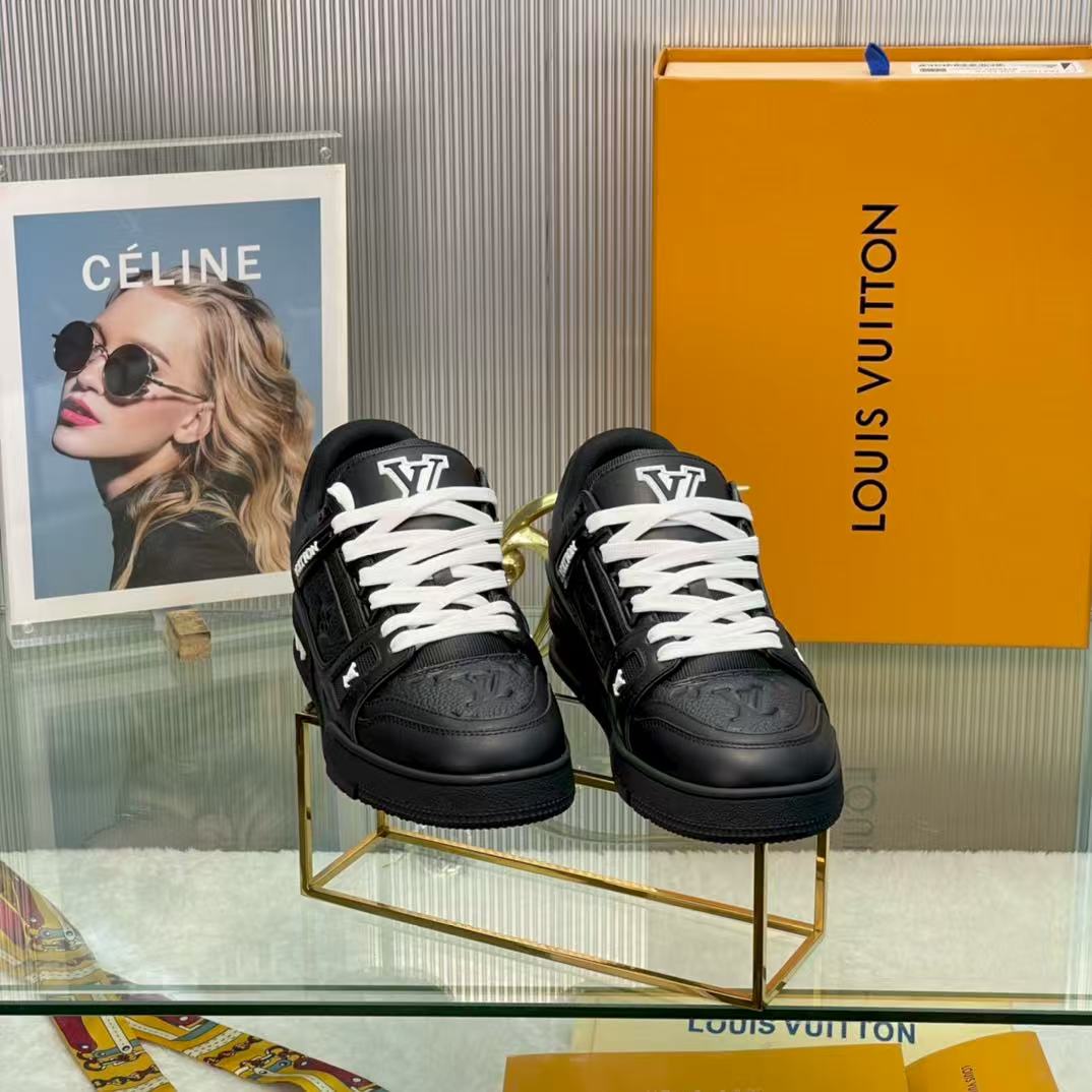LV trainer black