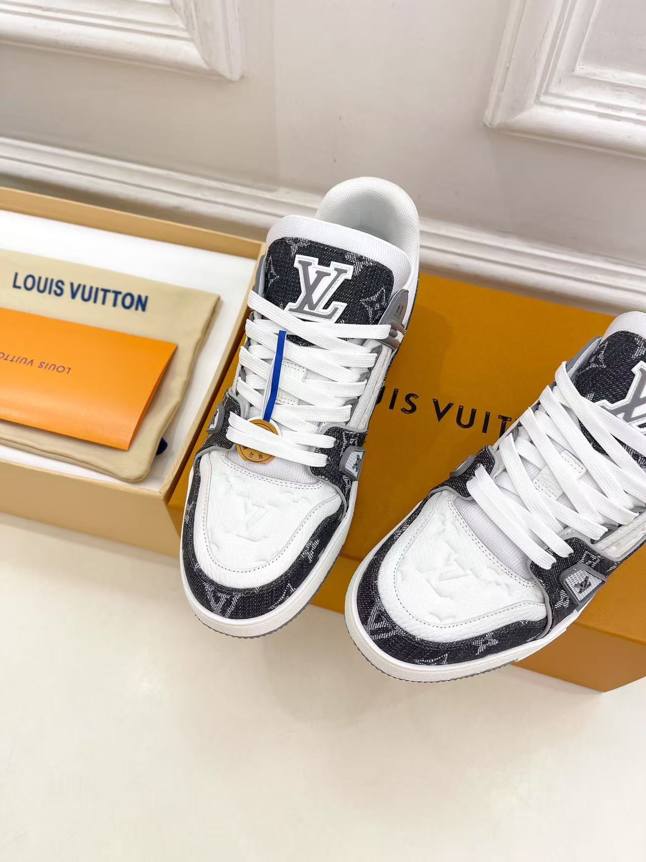 LV trainer grey