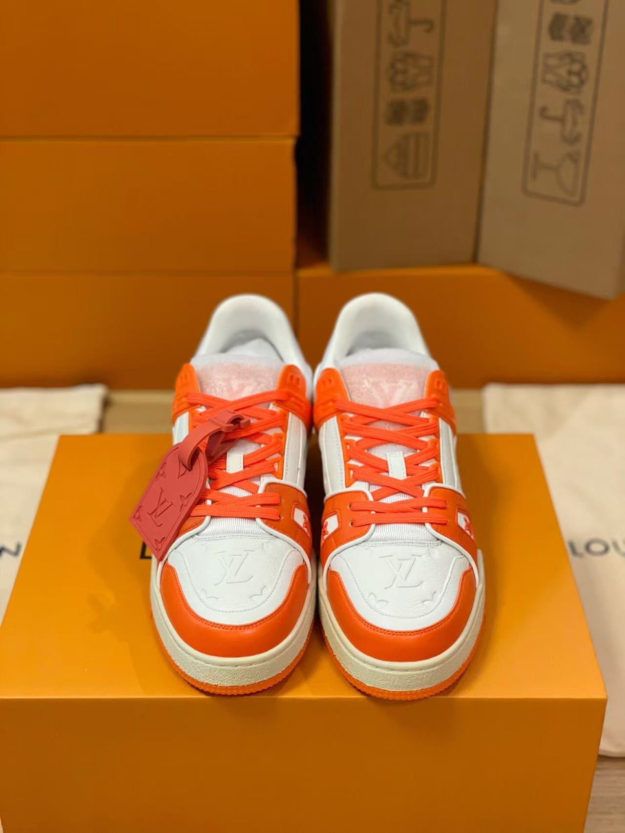 LV trainer orange