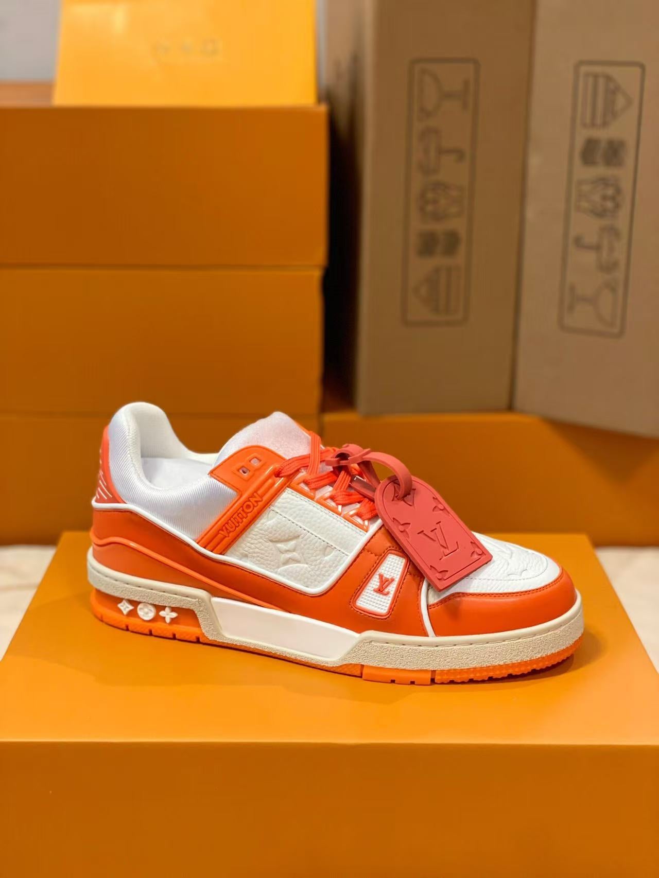 LV trainer orange