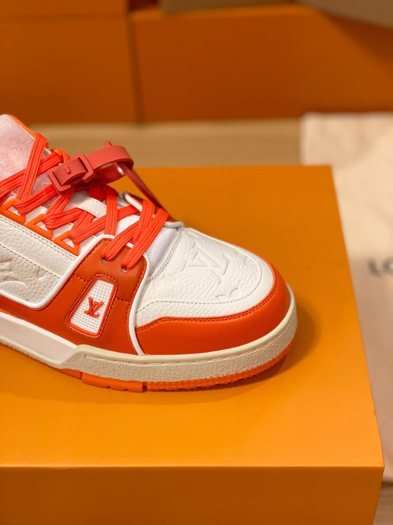 LV trainer orange